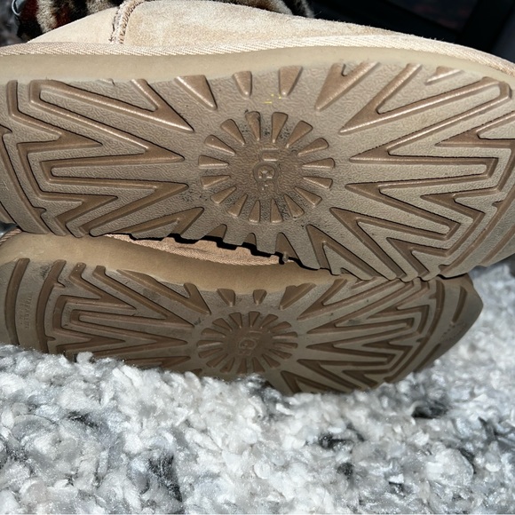 UGG Womens Fluff Mini Quilted Leopard Boots size 6M - Picture 4 of 6